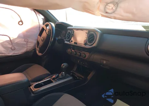 2023 Toyota Tacoma Trd Off Road z USA, uszkodzony, nr VIN 3TMDZ5BN7PM150918